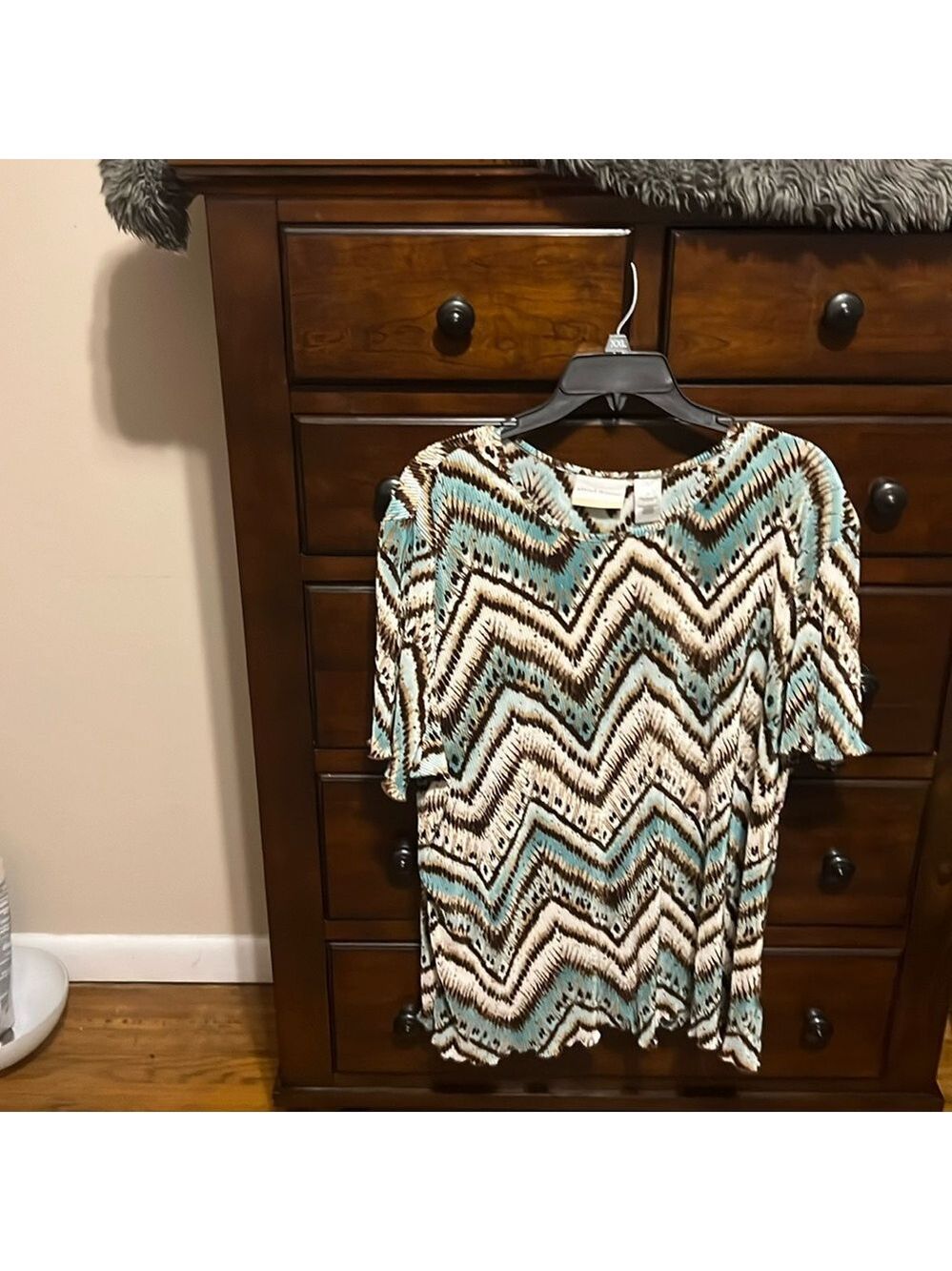 A woman dresses shirt